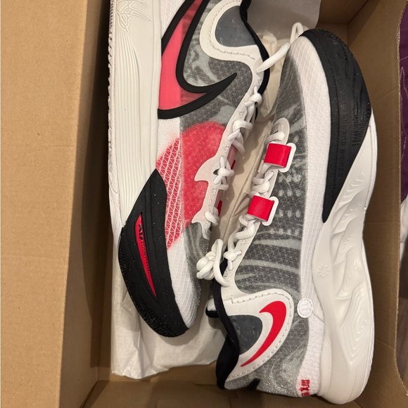 US Men's Size 11.5 - Nike Kyrie 8 White / University Red, Rare Unreleased! NIB - Picture 2 of 4